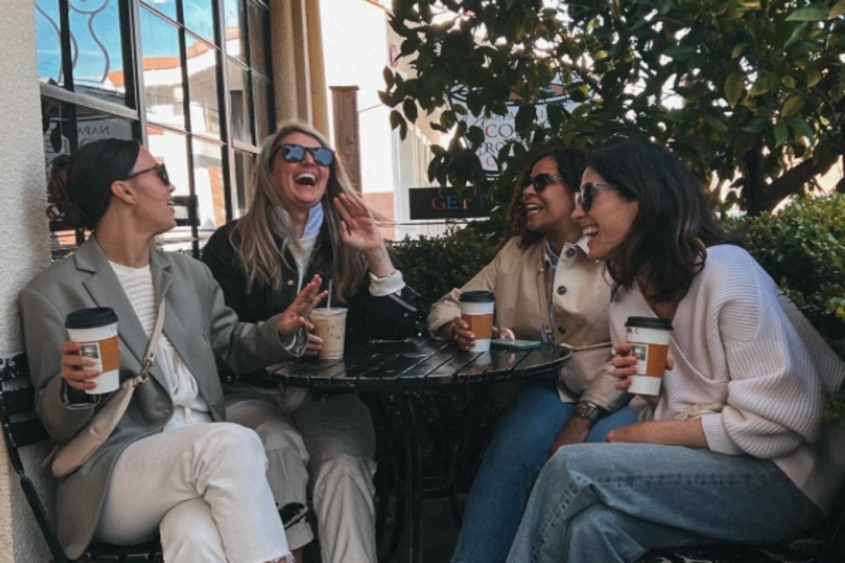 Τι αποκαλύπτει η ψυχολογία για όσους διακόπτουν συνεχώς στις συζητήσεις – Αγένεια ή παρορμητικότητα;