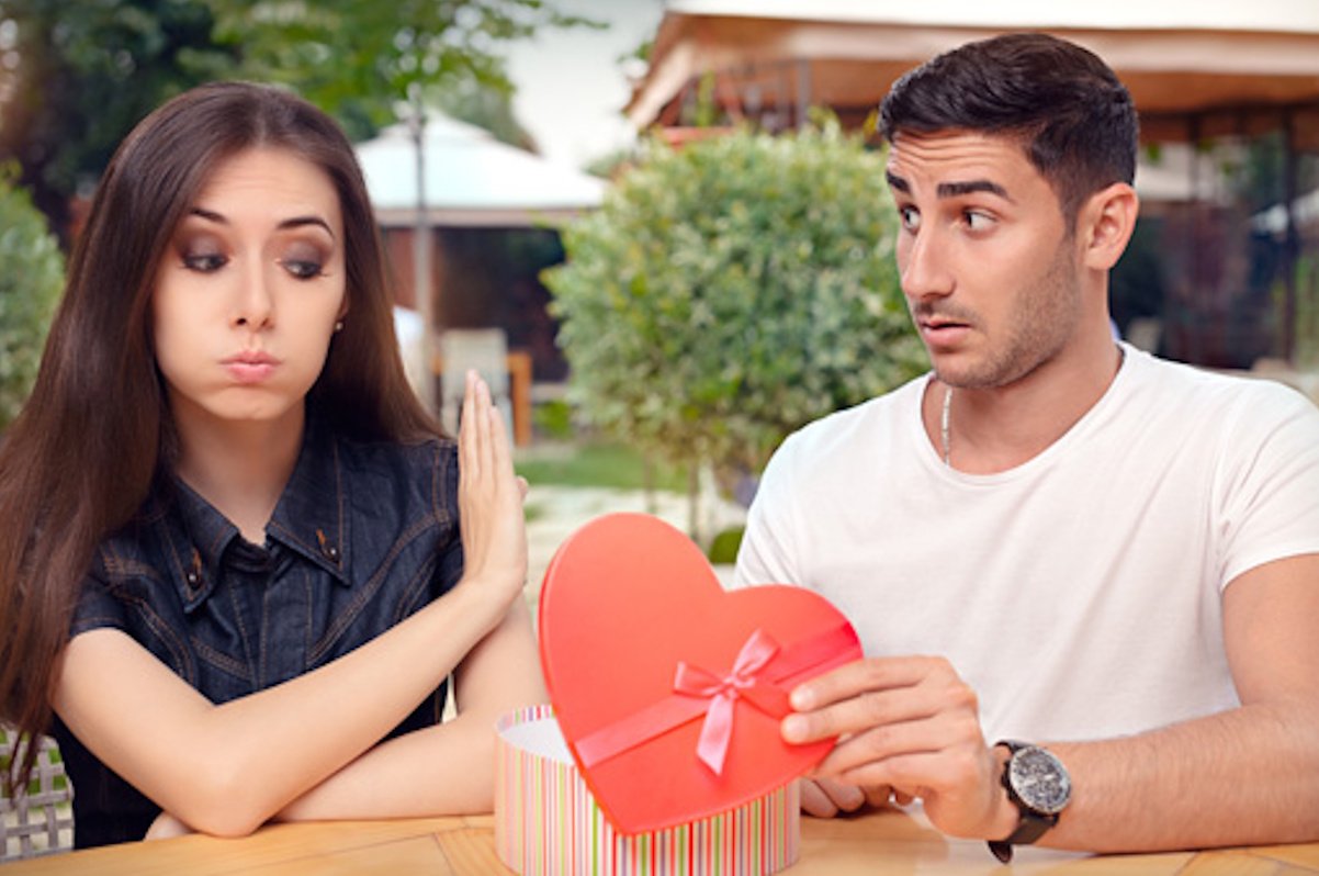 Πόσα πρέπει να ξέρει ο σύντροφός σου για το ερωτικό παρελθόν σου;