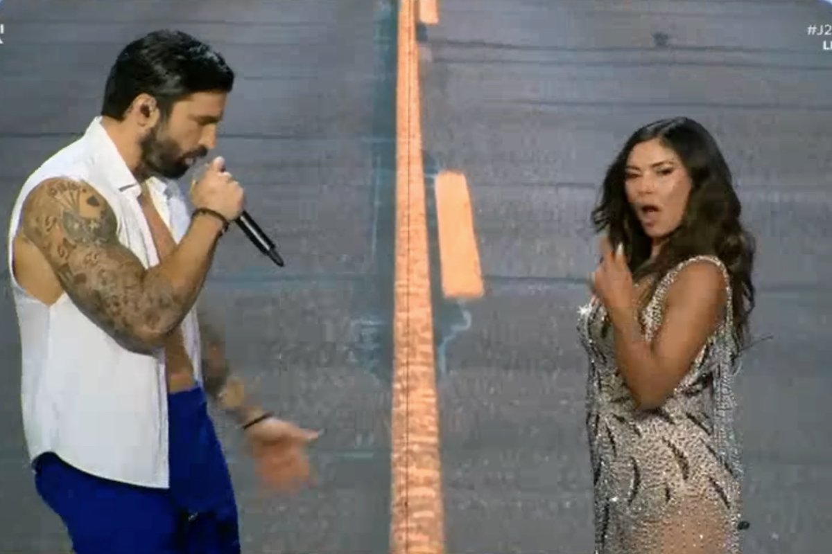 J2US: Σε ρυθμό «Μην αντιστέκεσαι» η Απέργη και ο Γκότσης – «Φέρε την ενέργειά σου στη σκηνή!»