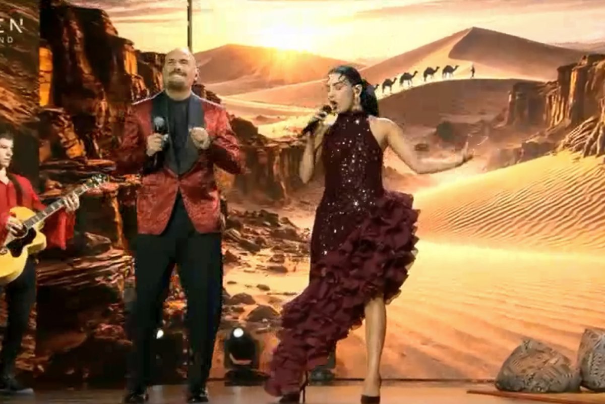 J2US: Έφεραν την Ανατολή στη σκηνή Σκουλός και Χατζή – «Χόρεψε η ψυχή μου μαζί σας!»