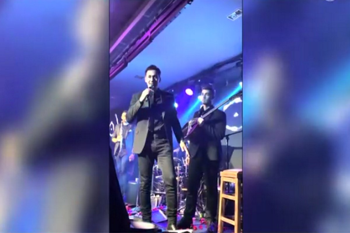 Πάνος Καλίδης: Εκνευρίστηκε επί σκηνής – «Άστο μ@@κα» – Η ένταση με μουσικό στη Θεσσαλονίκη