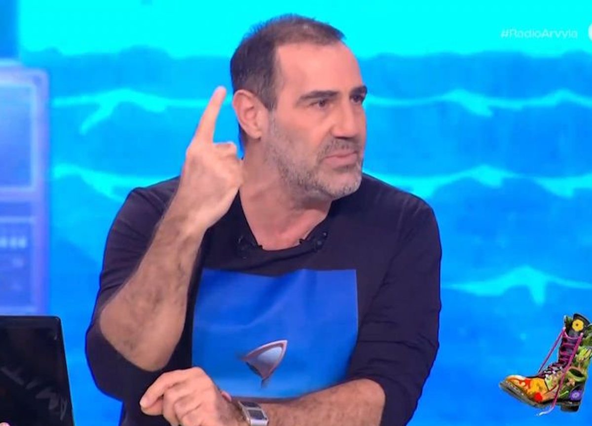 Αντώνης Κανάκης για Αργυρό: «Θα χαζέψουμε τελείως – Με ποια ιδιότητα συνυπογράφει αυτή την πρόσκληση;»