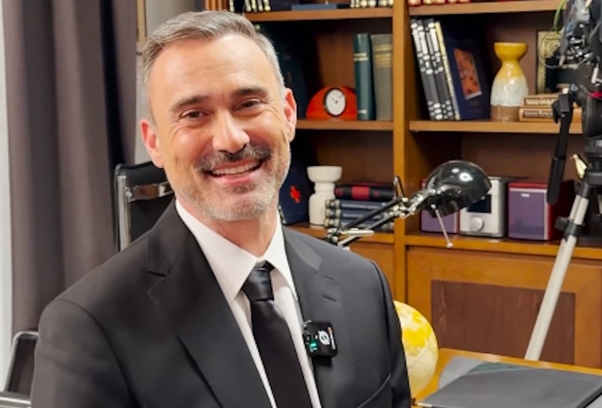 Το σόι σου: Δείτε τον Γιώργο Καπουτζίδη σε απολαυστικά πλάνα από τα γυρίσματα