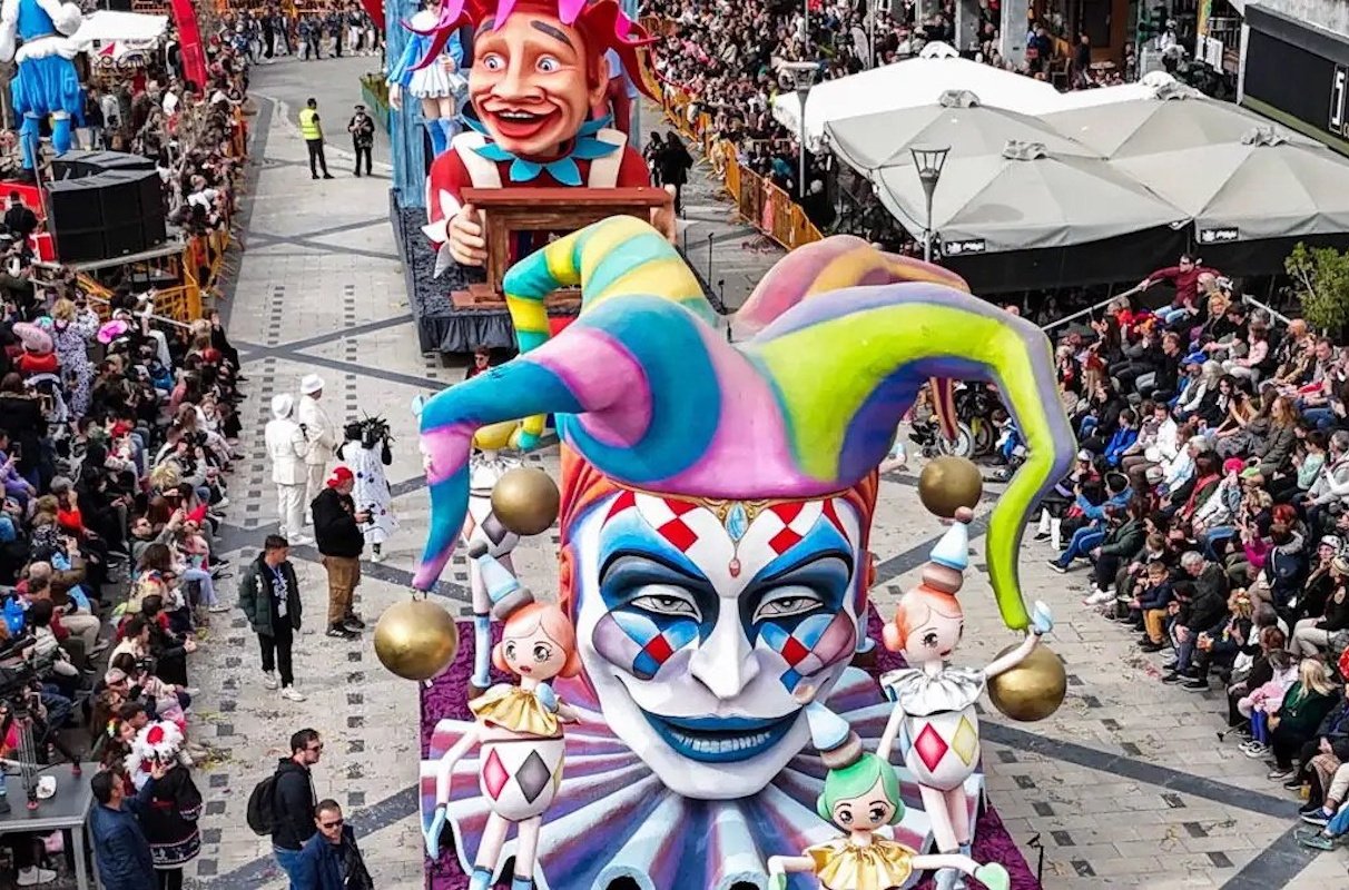 Καρναβάλι 2026: Πάνω από 50.000 καρναβαλιστές πλημμύρισαν την πόλη – Κορυφώνονται οι εορτασμοί