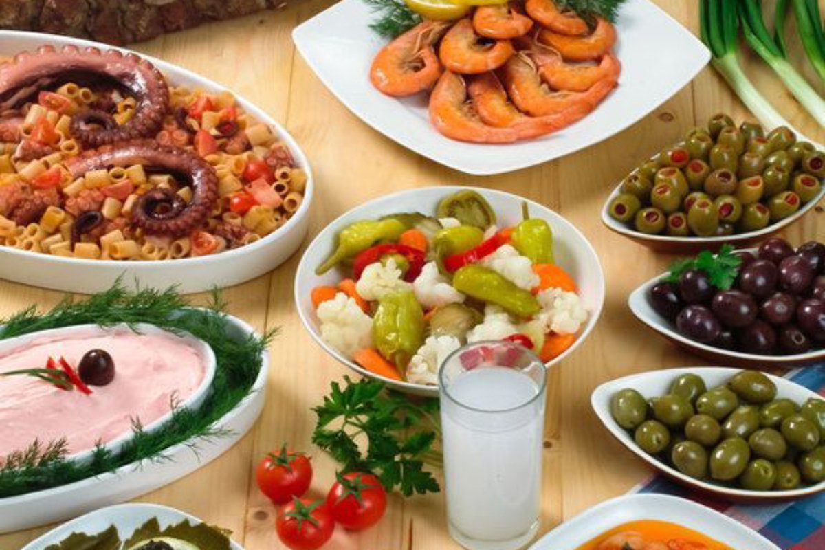 Καθαρά Δευτέρα: Τι περιλαμβάνει το σαρακοστιανό τραπέζι και τι δεν πρέπει να λείπει