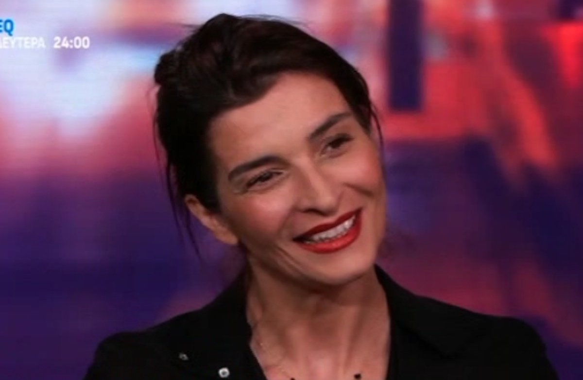 Αντιγόνη Κουλουκάκου: «Βρίσκω απελευθερωτικό να μην πηγαίνω στο κομμωτήριο κάθε 20 ημέρες για να βάφω τη ρίζα»