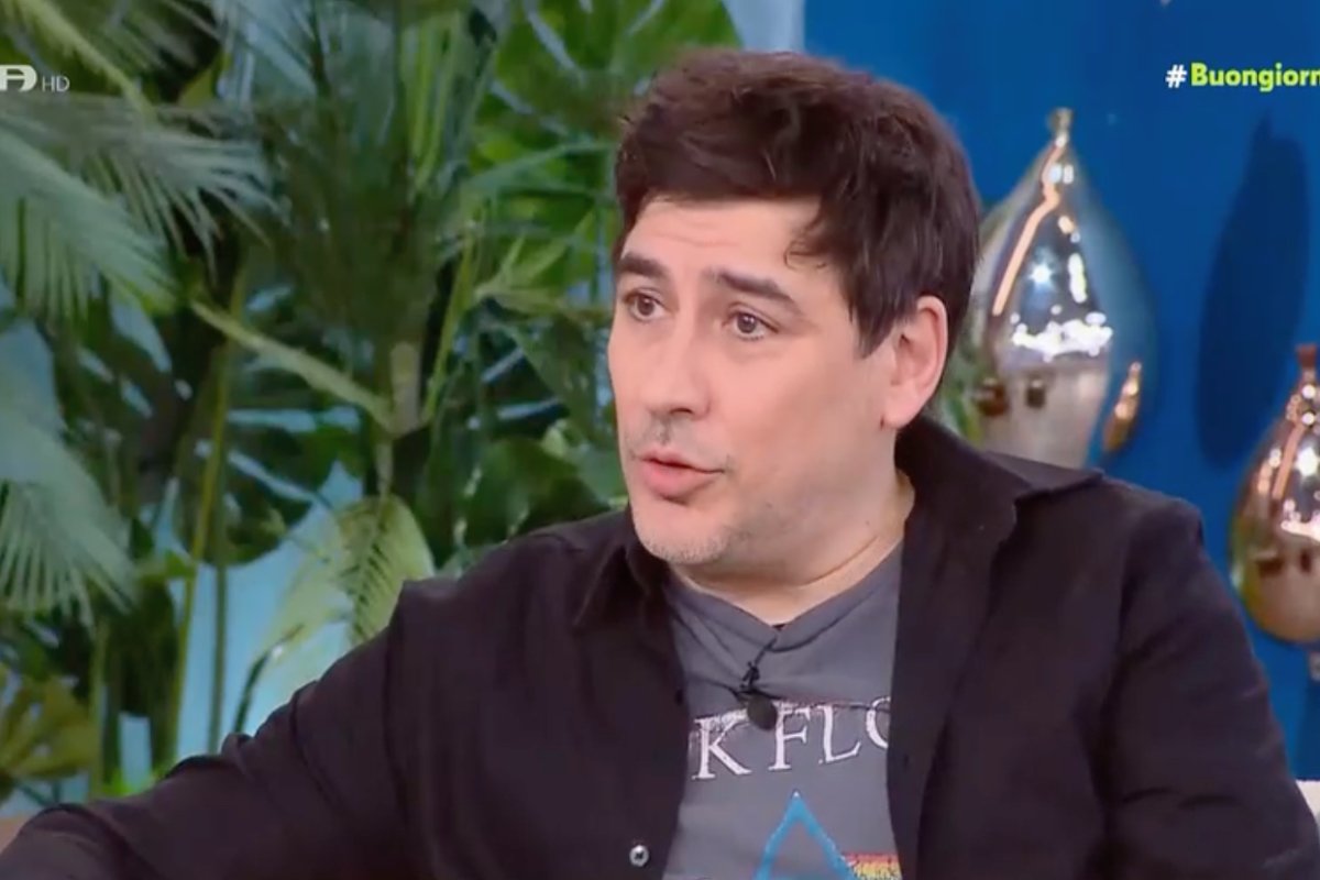 Βασίλης Μαυρογεωργίου: «Δεν πιστεύω στον έρωτα – Οι σχέσεις θέλουνε μεγάλη προσπάθεια»