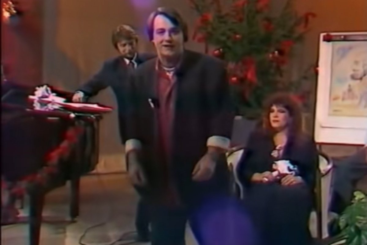 Flashback στα 80s: Ο Ανδρέας Μικρούτσικος βαϊμπάρει με Έρωτα Κεραυνοβόλο στην TV και ξεσηκώνει!