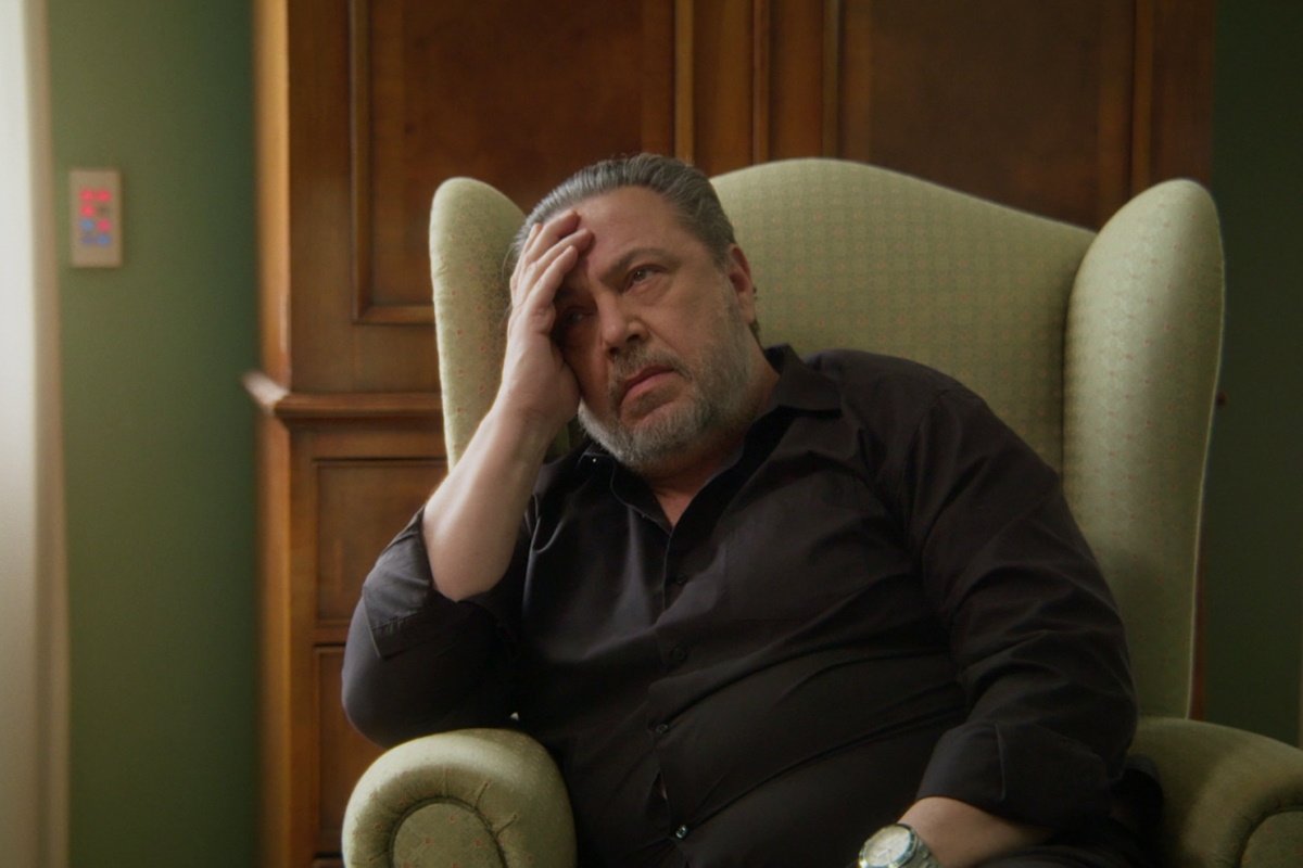 Να μ’ αγαπάς spoiler: Ο Θεόφιλος το ρίχνει στο ποτό – Τινάζει στον αέρα το διαζύγιο με τη Ζωή και καταλήγει στο νοσοκομείο