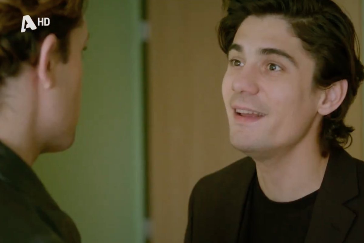 Να μ΄αγαπάς – Χ: «Μέσα σε όλα έχουμε και την τσουτσού τον Λευτέρη – Πάλι χαλάστρα!»