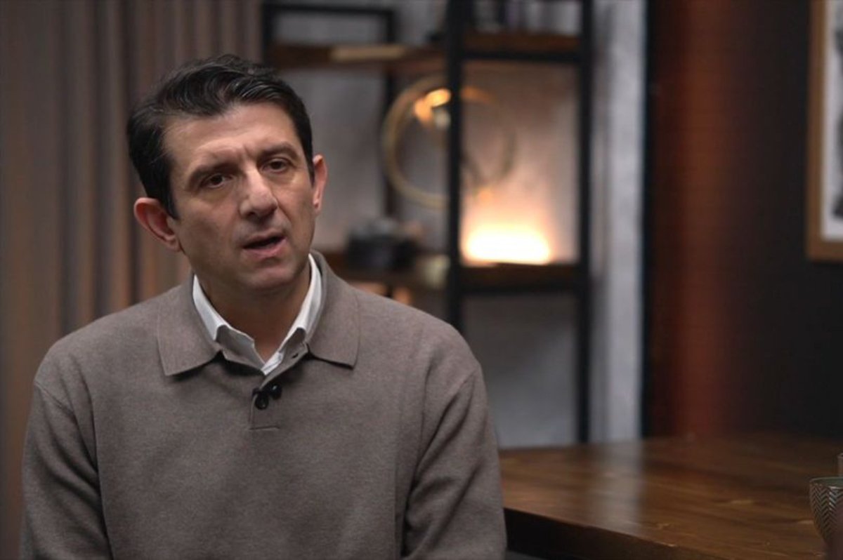 Μιχάλης Οικονόμου για τον γιο του: «Όταν τον πήραμε από το ίδρυμα, ήταν από τις πιο συνταρακτικές στιγμές στη ζωή μου»