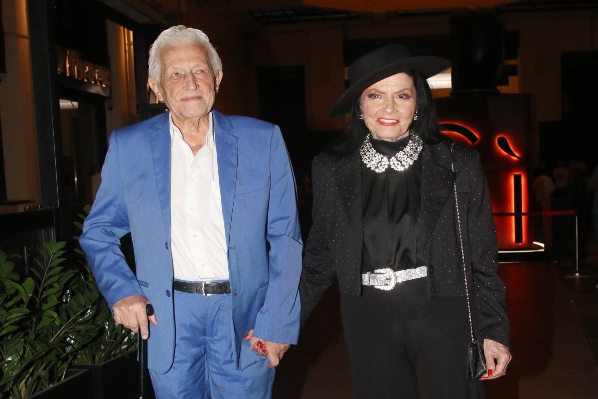 Ζωζώ Σαπουντζάκη: Συντετριμμένη μετά την απώλεια του συντρόφου της – «Προσπαθούμε να τη βοηθήσουμε να το διαχειριστεί»