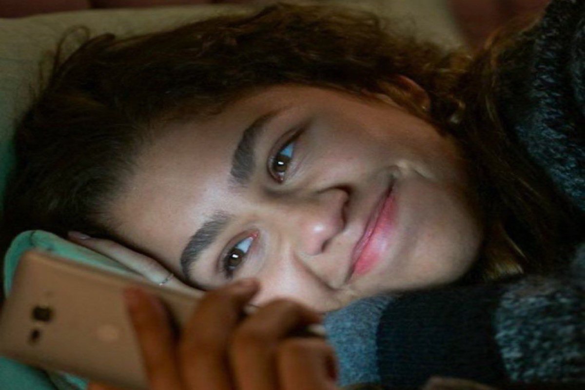 Τελικά ποια ανάγκη μας «τραβά» να στέλνουμε TikTok video στους κολλητούς μας;