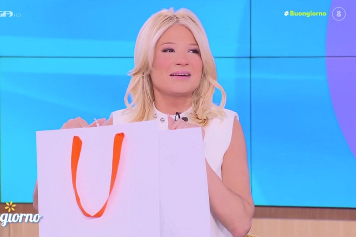 Φαίη Σκορδά: Δίνουν και παίρνουν τα πειράγματα για τον φημολογούμενο γάμο της – Το πέπλο και οι «ακάλεστοι»