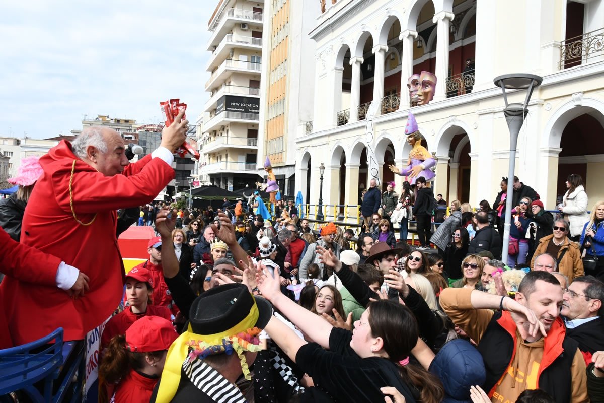 Σοκολατοπόλεμος: Το έθιμο που λατρεύουν μικροί και μεγάλοι