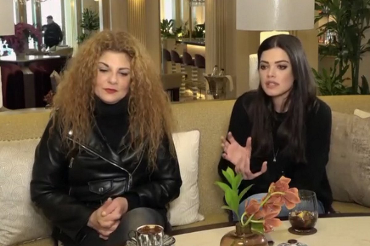 Τάνια Τρύπη – Τζένη Καζάκου: Η συνεργασία μάνας – κόρης στη σκηνή και οι προσωπικές τους στιγμές