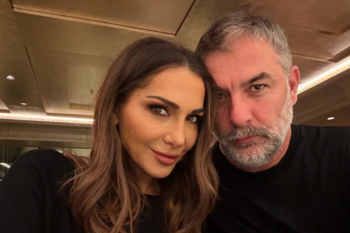 Δέσποινα Βανδή: Γιορτάζει τον Άγιο Βαλεντίνο με ένα άλμπουμ γεμάτο έρωτα και Βασίλη Μπισμπίκη!