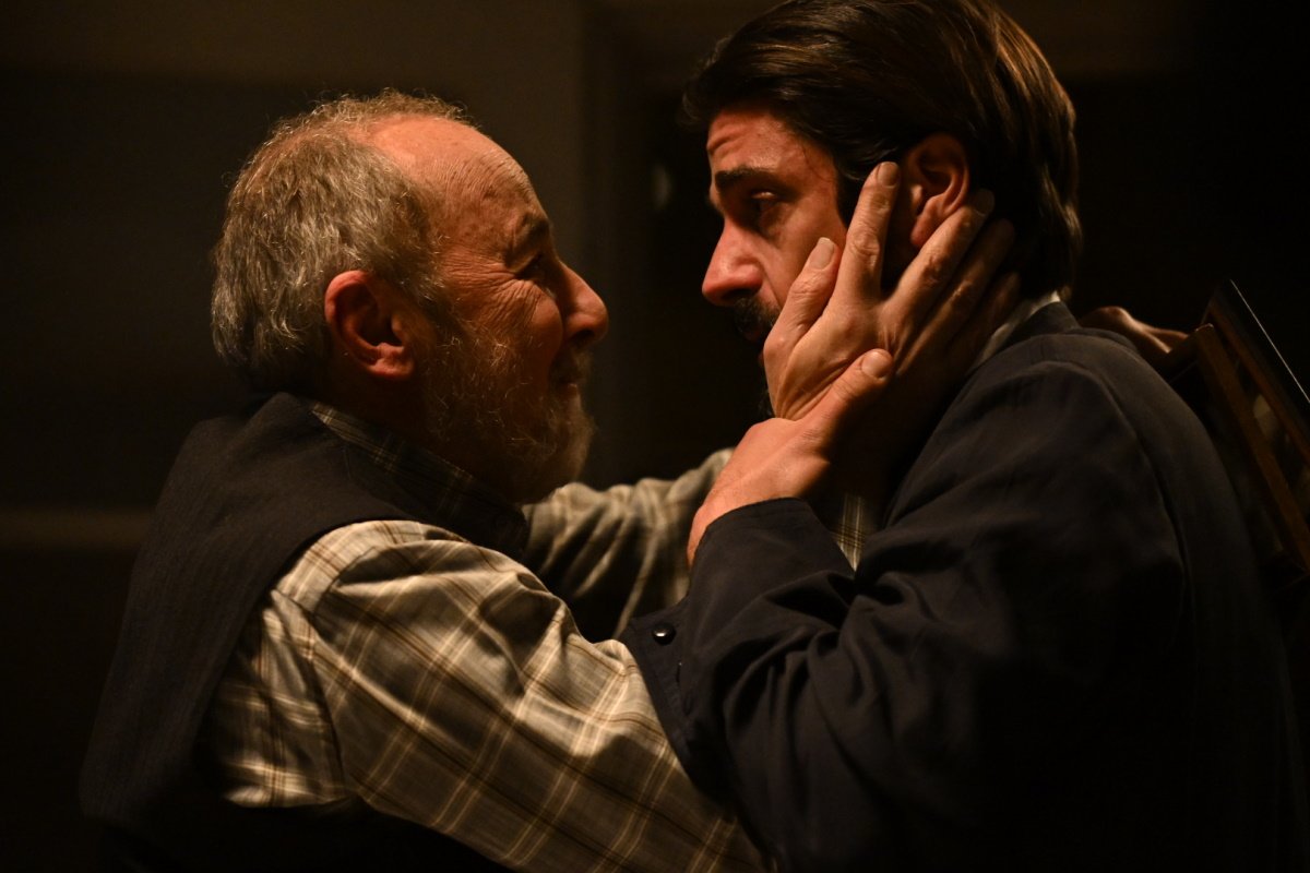 Άγιος έρωτας: Ο Στέλιος Μάινας εισβάλλει στη σειρά – Οι πρώτες εικόνες από τα γυρίσματα