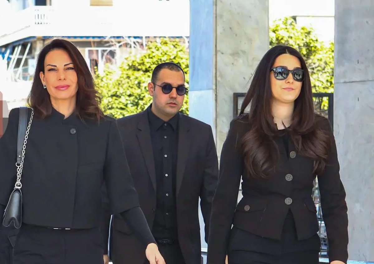 Εύη Βατίδου: Μαζί με τα παιδιά της στο ετήσιο μνημόσυνο του Αλέξη Κούγια