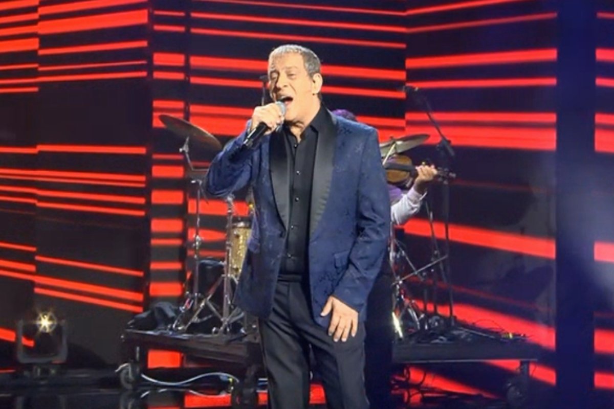 J2US: Λαϊκή βραδιά που θύμισε άλλες εποχές με τον Θέμη Αδαμαντίδη, υποκλίθηκε το X – «Μοναδικός και αδαμάντιος!»