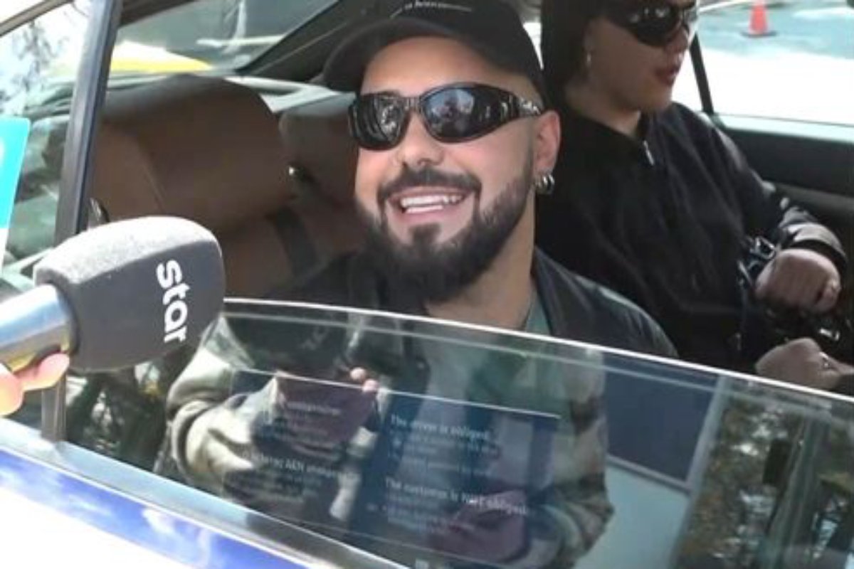 Akylas: Η αντίδραση μετά το video clip του «Ferto» – «Η μαμά δεν είναι για τη σκηνή, μπορεί να ανέβει αν το πάρουμε»