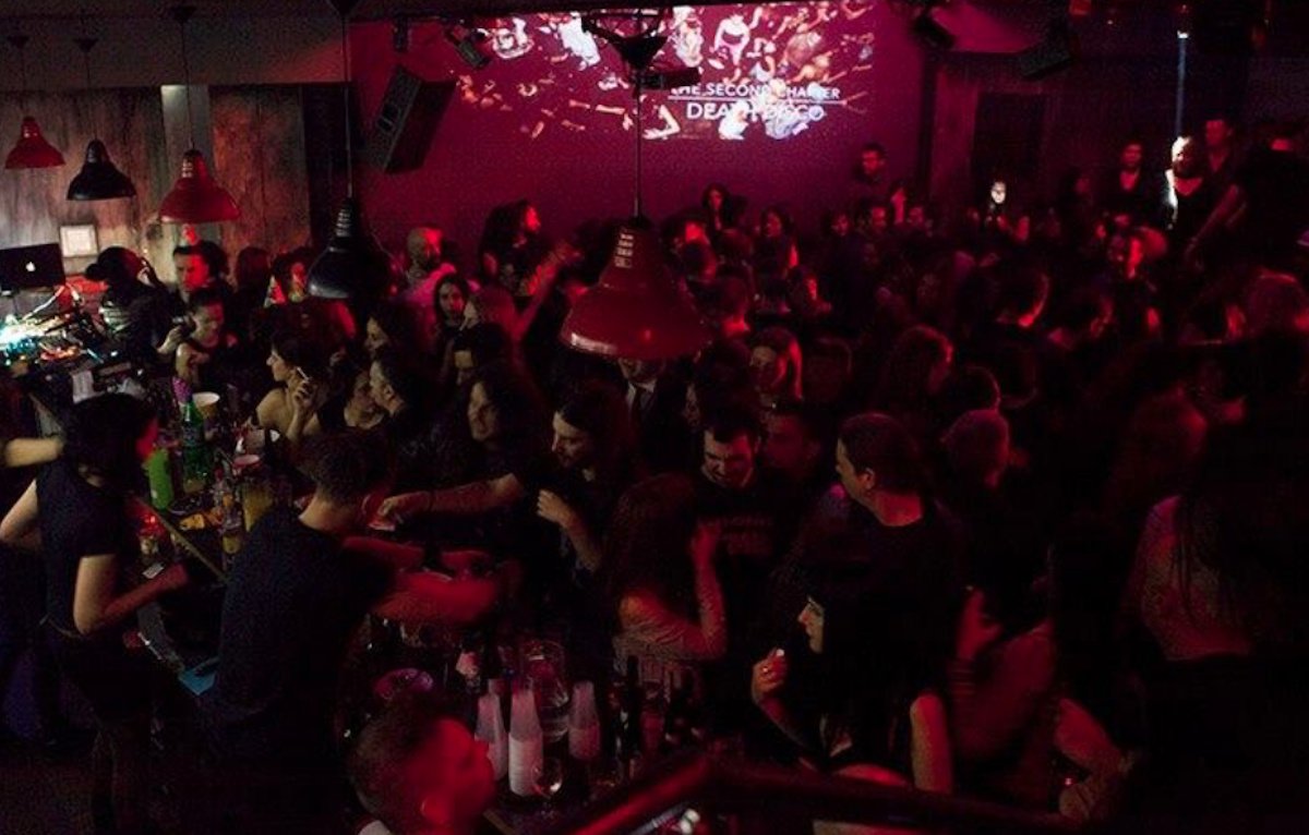 Νύχτες στην Αθήνα: Η Dark σκηνή γεμίζει ξανά τα dancefloors – 5+1 στέκια που πρέπει να ανακαλύψεις