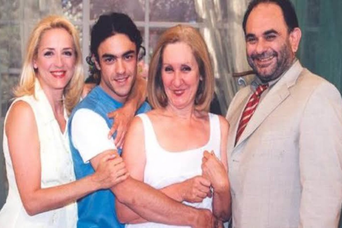 Νοσταλγία 00s: Θυμάσαι το «Δέκα λεπτά κήρυγμα»; – Η απίθανη σκηνή με τον Σάκη Μπουλά σε ρόλο… ράπερ