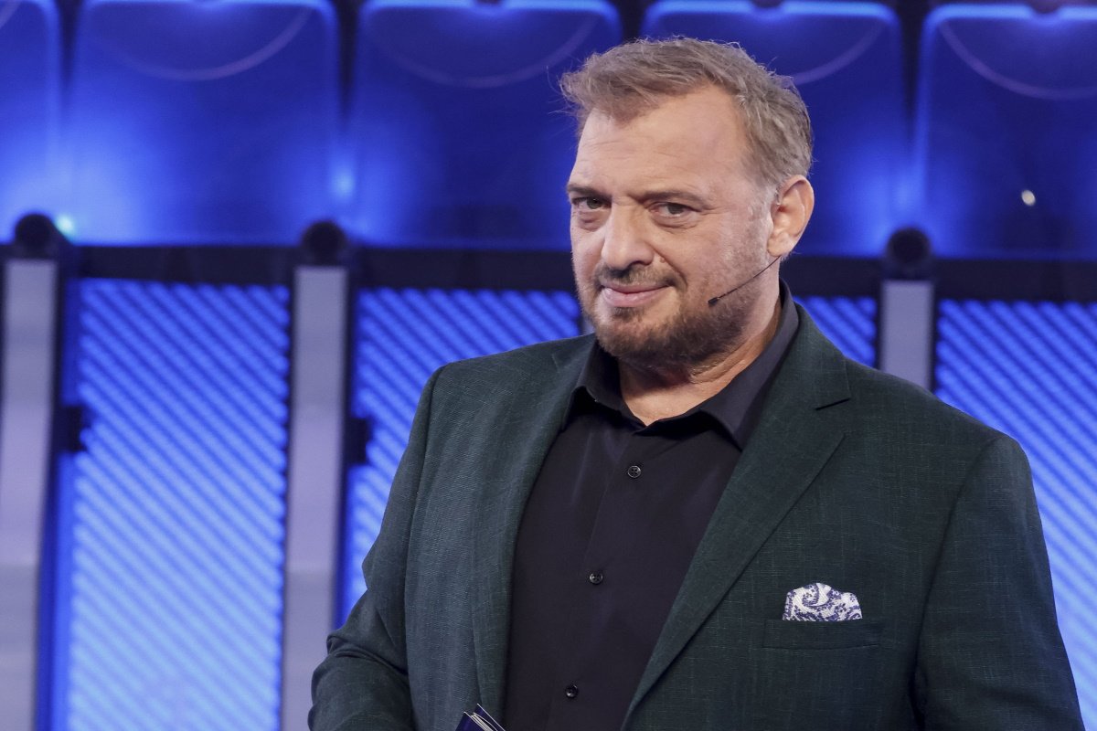 The Wall: Η απίστευτη… «ακατάλληλη» περιπέτεια του Χρήστου Φερεντίνου στο ασανσέρ!