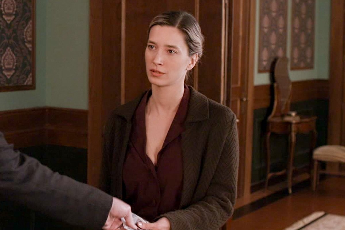 Grand Hotel spoiler: Η Ελένη οδηγείται στην εξαθλίωση – Γίνεται πόρνη και τη βιάζουν