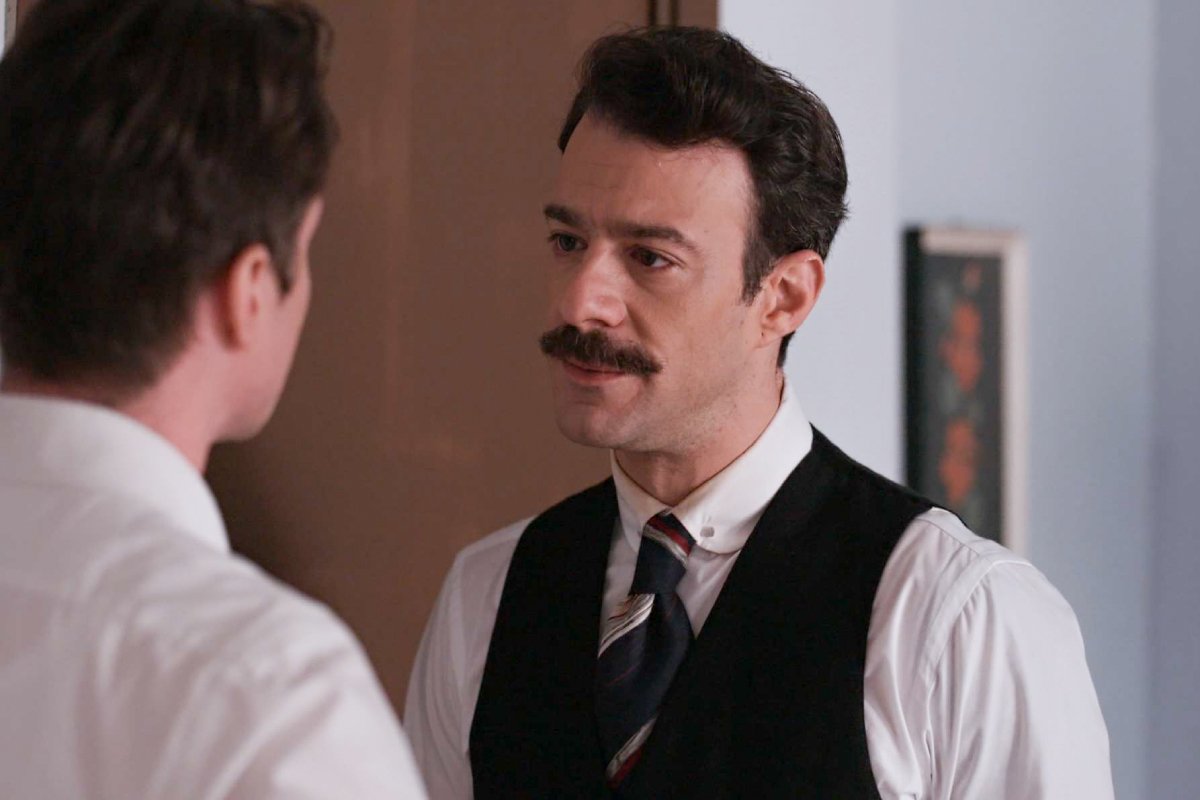 Grand Hotel 2/3: Ο Άρης απειλεί τον Κονδύλη και εκείνος γράφει ένα σημείωμα – Σε ποιον θα το στείλει;