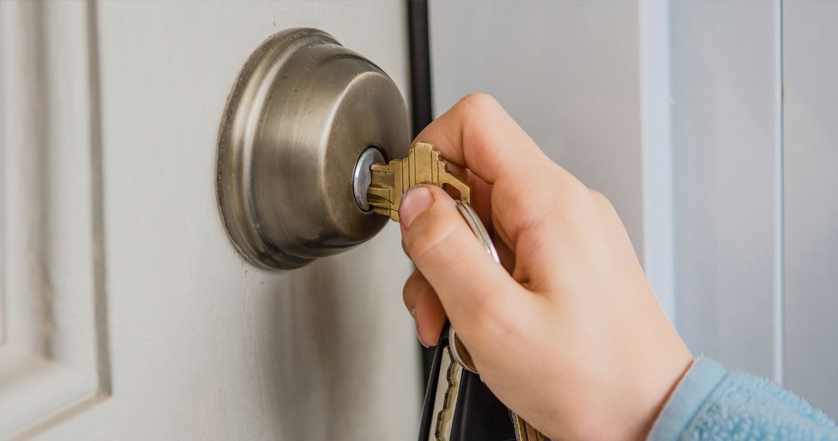 Γιατί δεν πρέπει να αφήνουμε το κλειδί επάνω στην κλειδαριά το βράδυ;