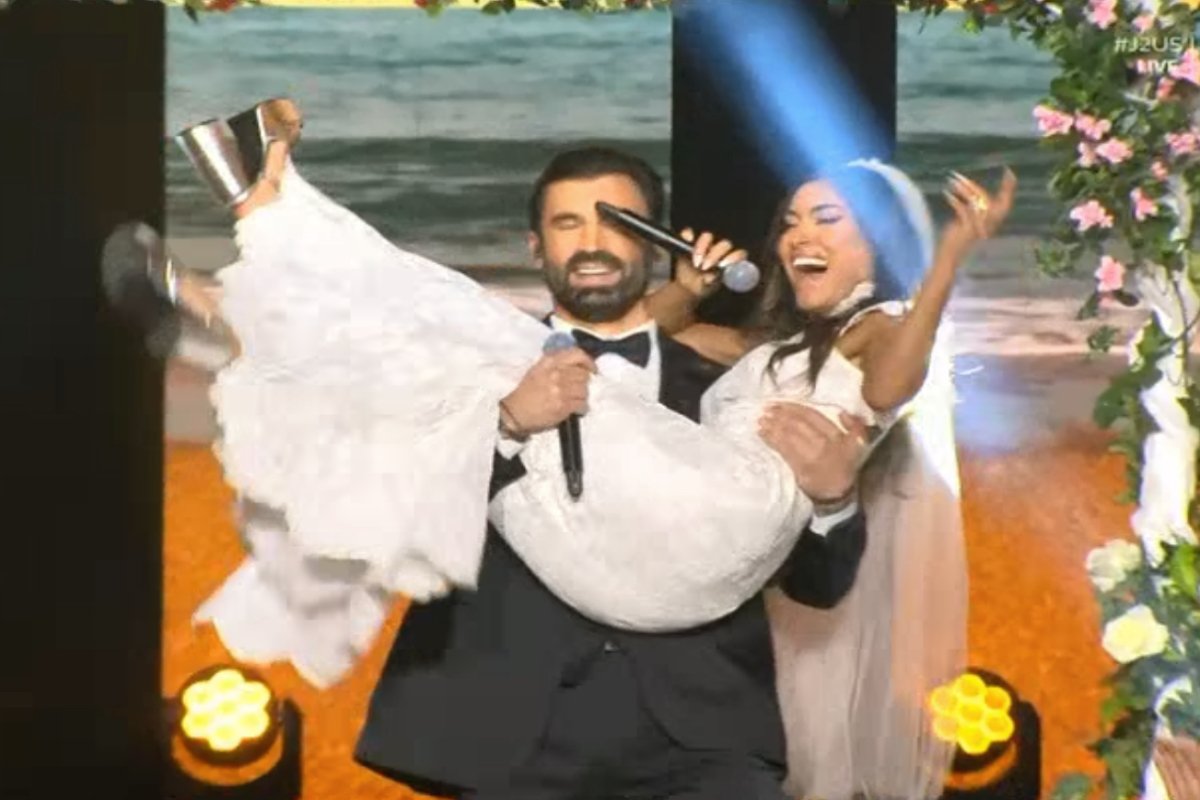 J2US: Γάμος… στη σκηνή για τον Ηλία Γκότση και τη Θωμαή Απέργη – «Είσαι η χαρά του show»