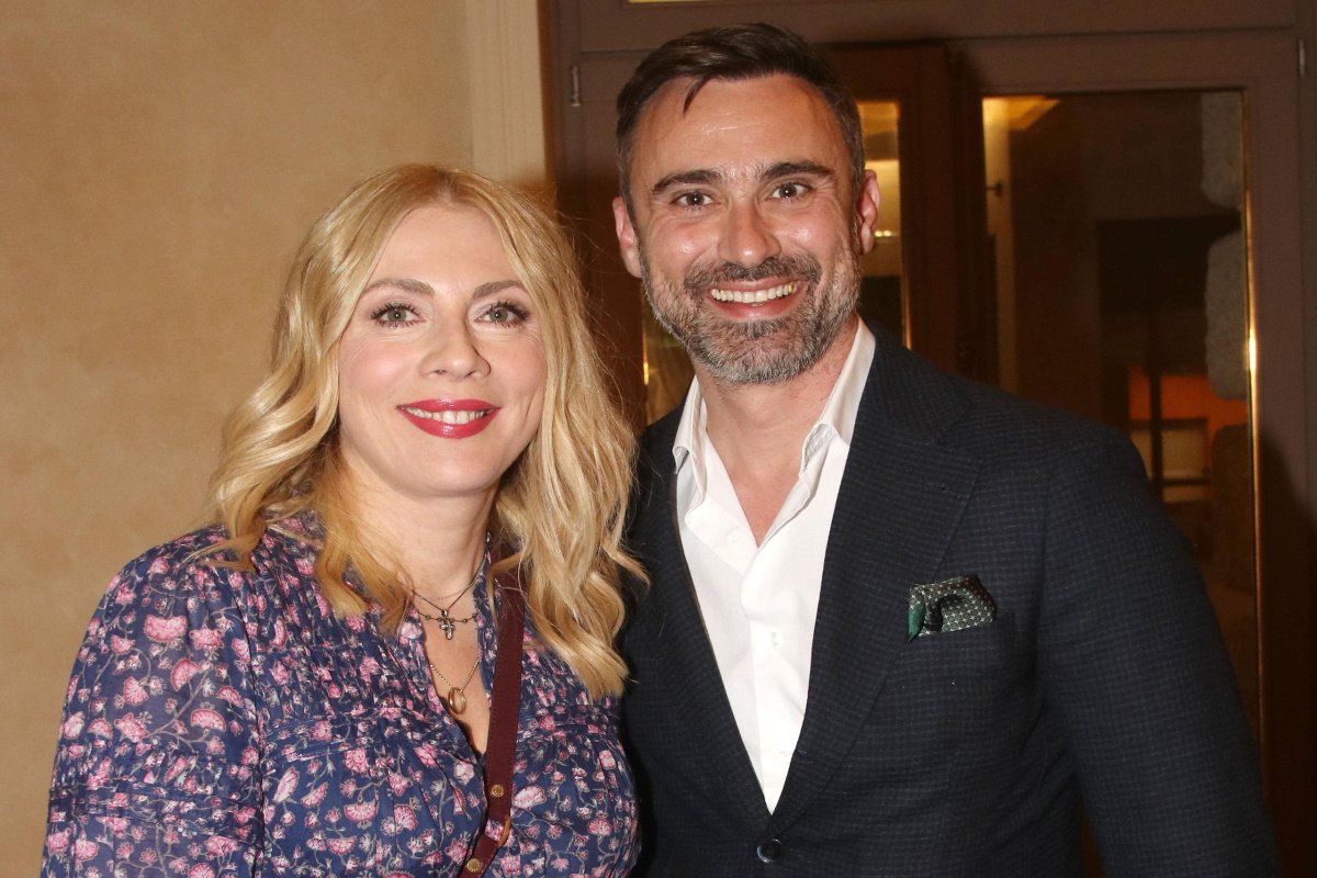 Σμαράγδα Καρύδη – Γιώργος Καπουτζίδης: Εγκλωβίστηκαν στη Σρι Λάνκα εξαιτίας του πολέμου – Η πτήση επαναπατρισμού