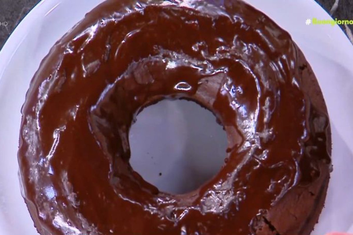 Συνταγή: Νηστίσιμο κέικ με κακάο του Δημήτρη Σκαρμούτσου που μοσχοβολάει Σαρακοστή!