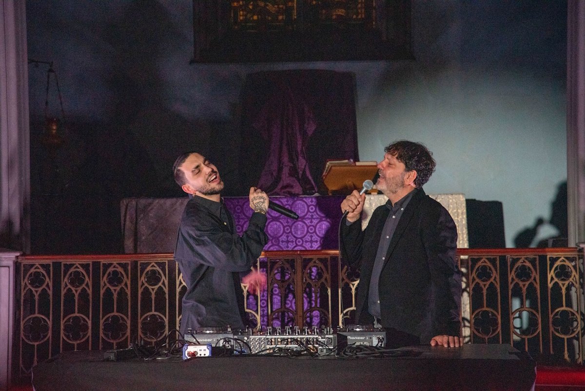 Kira may cry: Η μυσταγωγική βραδιά στην Αγγλικανική Εκκλησία Αγίου Παύλου και η συγκίνηση του πατέρα του Στάθη Αγγελόπουλου