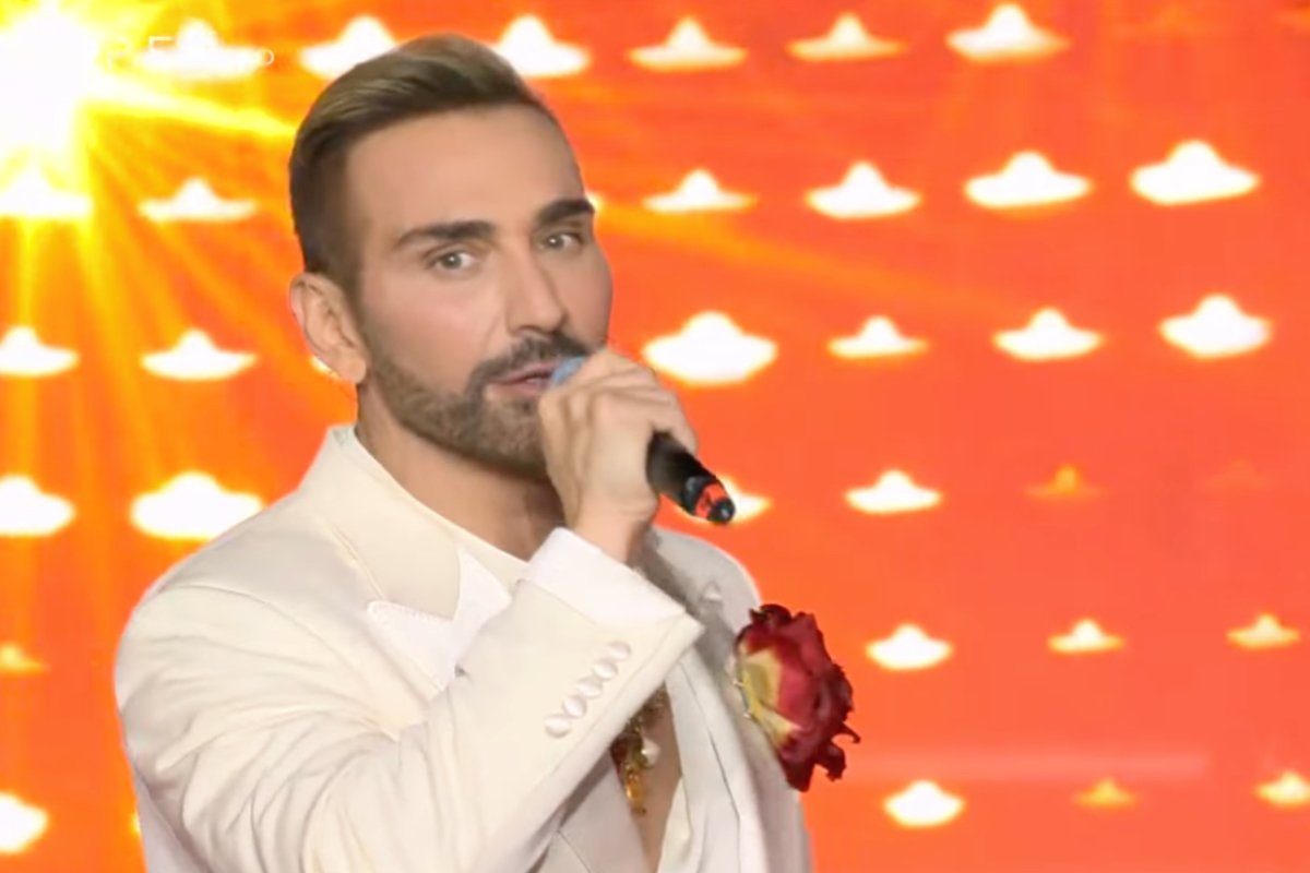 J2US – Νίκος Κοκλώνης: Ποτ πουρί έκπληξη με Καρρά, Πάριο και… «Αρέσω» – Ρεσιτάλ ερμηνείας!