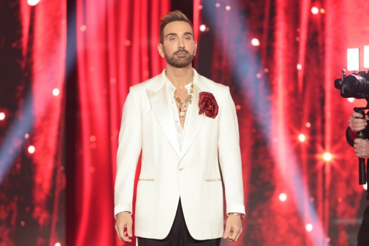 J2US: Ένα πάρτι που τα είχε όλα! Εκλεκτοί καλεσμένοι, κρητική γιορτή, νησιώτικο γλέντι, νύχτα γεμάτη… γιασεμί και ρεσιτάλ Κοκλώνη!