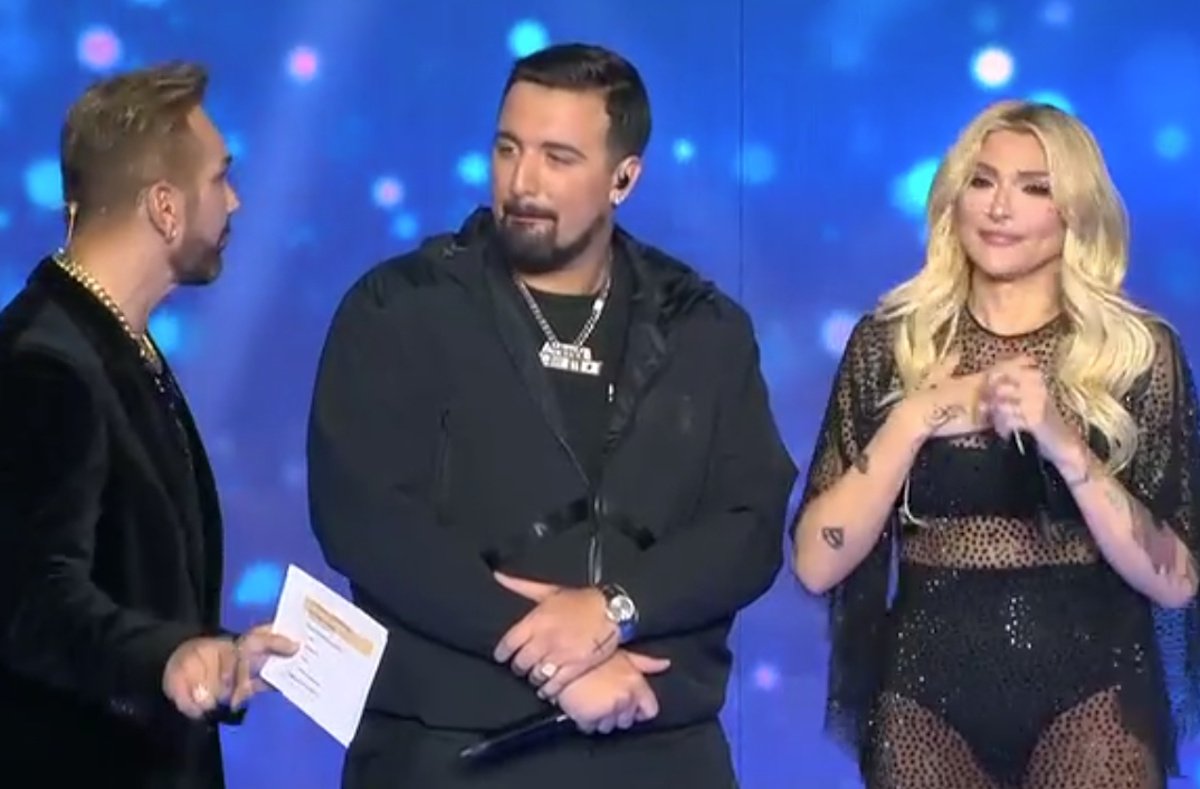 Νίκος Κοκλώνης: «Στεκόμαστε δίπλα σε κάθε γυναίκα που νιώθει έτοιμη να μιλήσει» – Συγκινημένη η Αγγελική Ηλιάδη