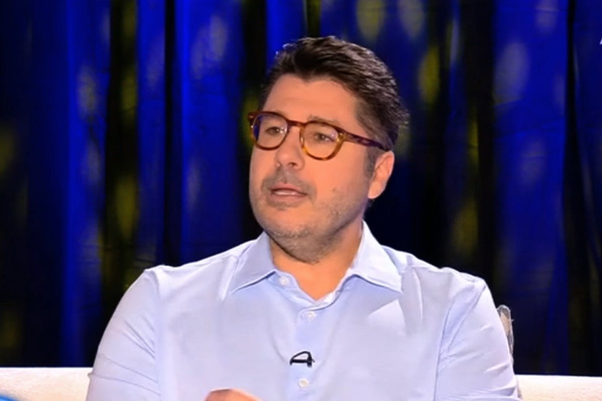 Λάμπρος Κωνσταντάρας: «Είχα την τύχη να μεγαλώσω με έναν πατέρα που με θωράκισε»