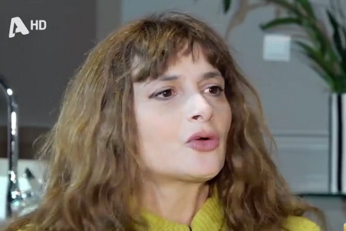 Μαρία Κωνσταντάκη: «Ούρησα πάνω στην πάνα του σκύλου μου για να του  μάθω να ουρεί»