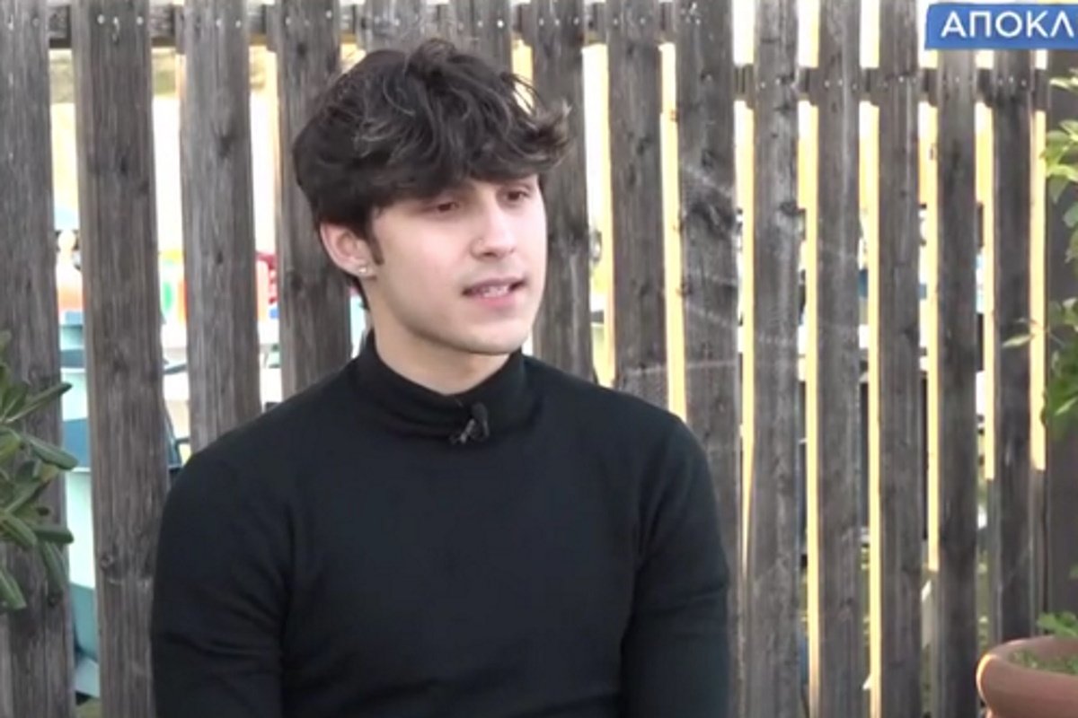 Μπάμπης Λαζαρίδης: Η πρώτη τηλεοπτική συνέντευξη του γιου της Αγγελικής Ηλιάδη – «Μου τα έχει πει όλα η μητέρα μου για τον πατέρα μου»