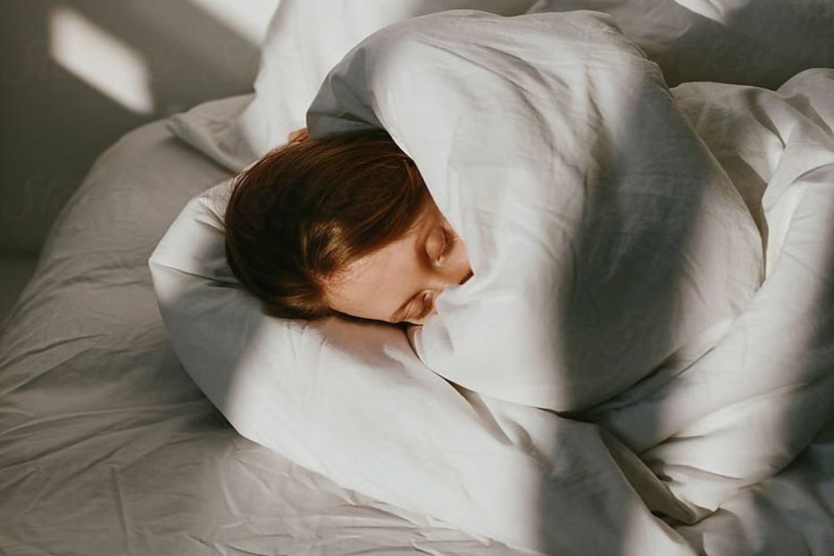 Νυχτερινό overthinking: Γιατί το μυαλό «ξυπνά» όταν όλα γύρω ησυχάζουν;