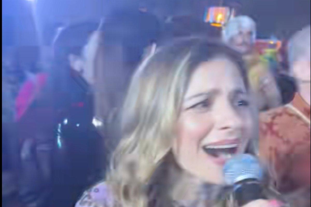 Νατάσα Μποφίλιου: Viral στο TikTok να τραγουδά Πάνο Κιάμο και «φωτιά με φωτιά» σε πάρτι μασκέ!