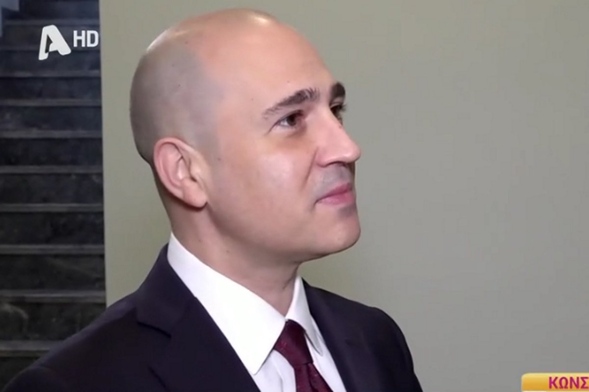 Κωνσταντίνος Μπογδάνος: «Παράγουμε φουσκωχειλούδες, ελαφρών ηθών influencers, που στέλνουμε στο Ντουμπάι»