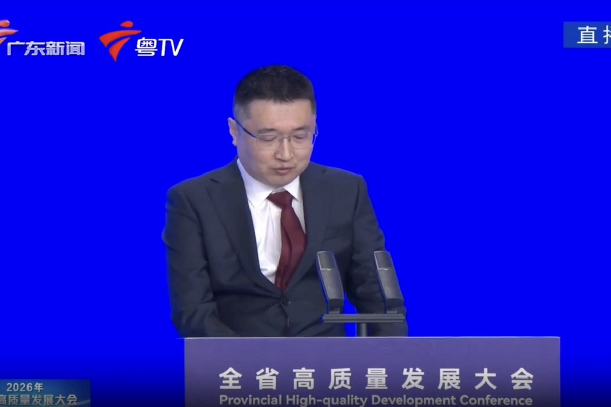 Mr Shein: Αυτός είναι ο «αυτοκράτορας» της fast fashion