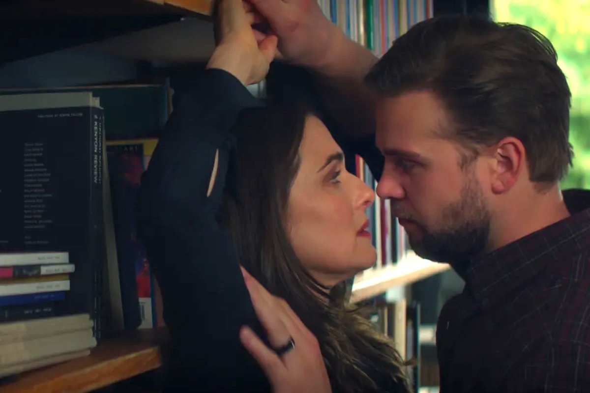 3+1 εθιστικές σειρές στο Netflix για να «καείς» τις ημέρες του Πάσχα