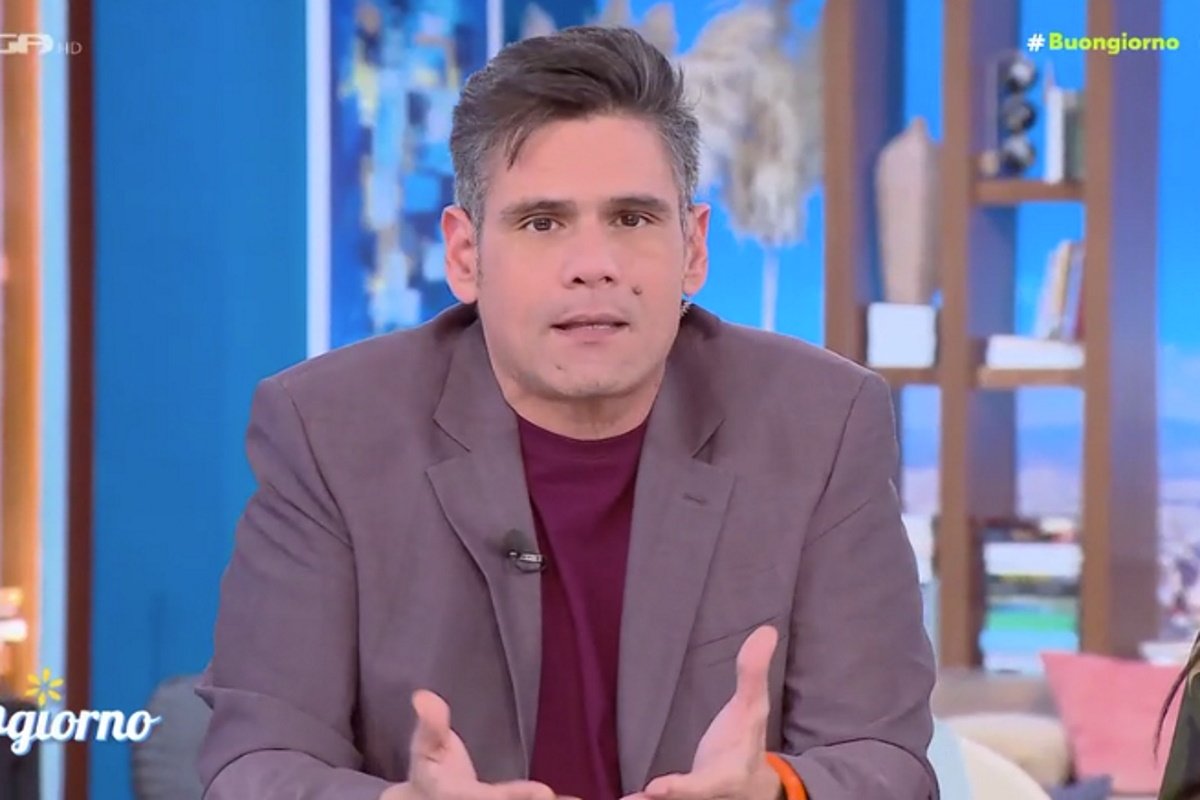 Δημήτρης Ουγγαρέζος: «Ο Κώστας Τσουρός ευτελίζεται με 0,8% τηλεθέαση – Κάποιος πρέπει να τραβήξει την πρίζα»