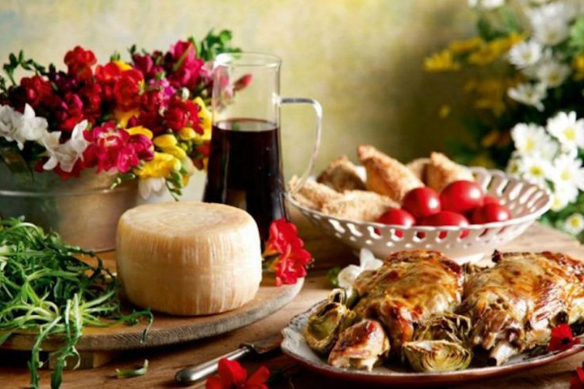 Πασχαλινό τραπέζι: Το πλήρες μενού βήμα-βήμα για να τα έχεις όλα… στην εντέλεια