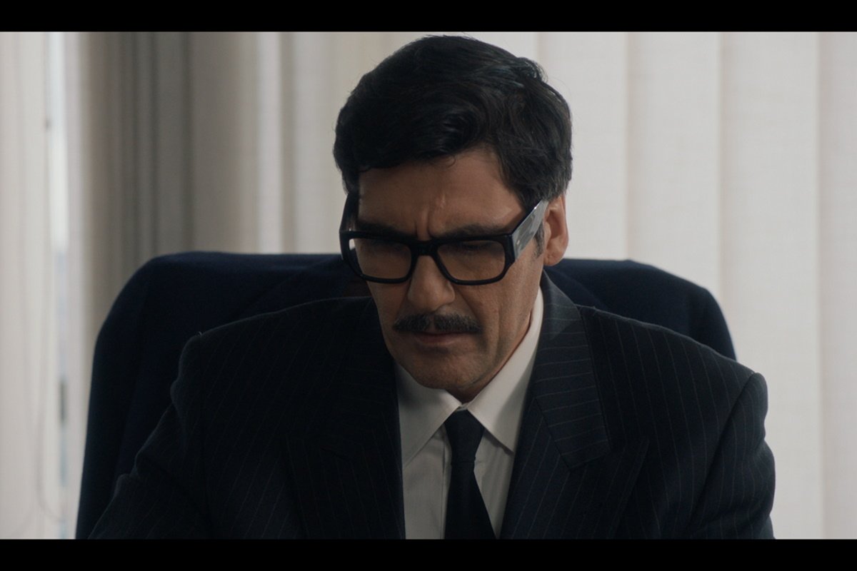 Porto Leone spoiler: Ο Βούλγαρης βλέπει φωτογραφίες της Γαλήνης με τον Γιάμαρη και παθαίνει εγκεφαλικό