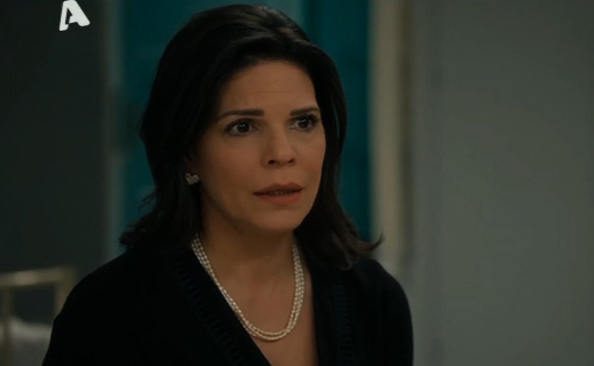 Porto Leone – Χ: «Είσαι για δέσιμο Αλεξάνδρα. Πήγαινε στο ψυχιατρείο!»